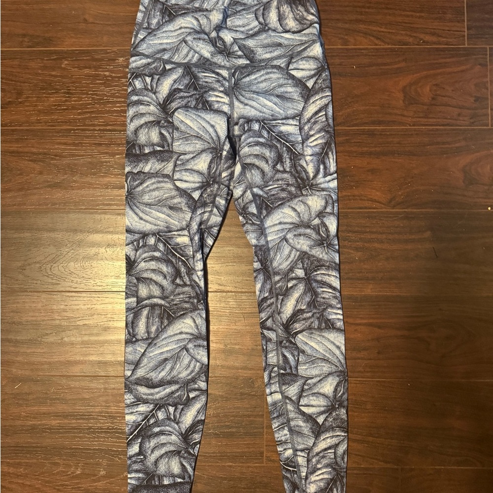 Lululemon Blue Leaf Pattern Luxtreme Leggings - image 4